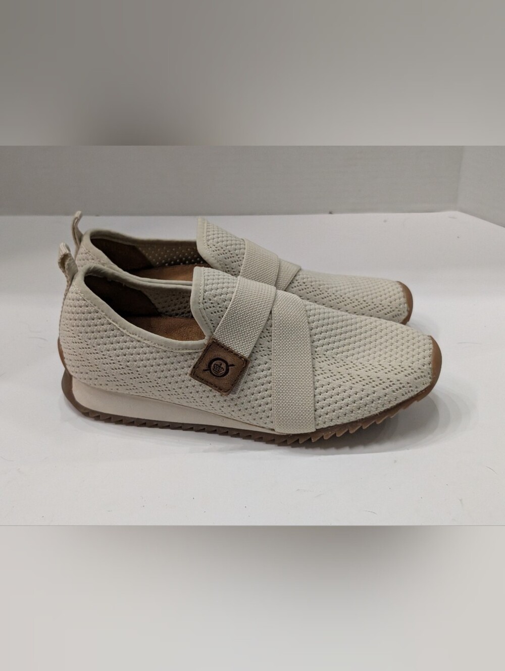 NWOT Born Women's 7 Newbury Cream Knit Shoes Sneakers U1 - Picture 2 of 7
